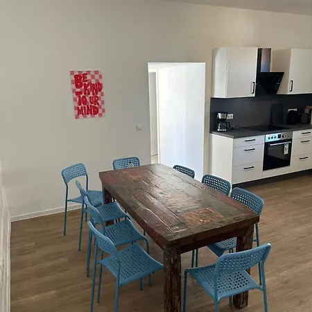 Naehe Alzey Mit Balkon Und 4 Schlafzimmer Fuer 9 Personen شقة