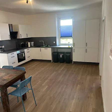 Naehe Alzey Mit Balkon Und 4 Schlafzimmer Fuer 9 Personen شقة *