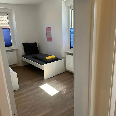 Naehe Alzey Mit Balkon Und 4 Schlafzimmer Fuer 9 Personen Armsheim