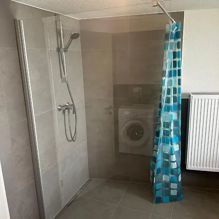Naehe Alzey Mit Balkon Und 4 Schlafzimmer Fuer 9 Personen شقة *