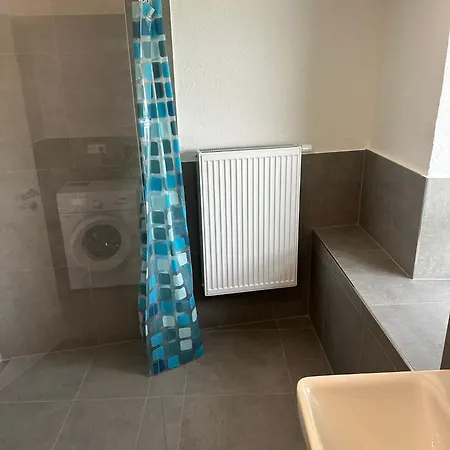 Naehe Alzey Mit Balkon Und 4 Schlafzimmer Fuer 9 Personen شقة *