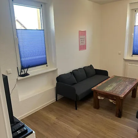 Naehe Alzey Mit Balkon Und 4 Schlafzimmer Fuer 9 Personen شقة