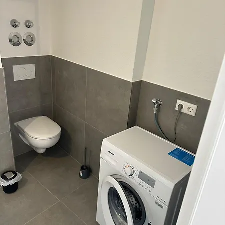 Naehe Alzey Mit Balkon Und 4 Schlafzimmer Fuer 9 Personen شقة