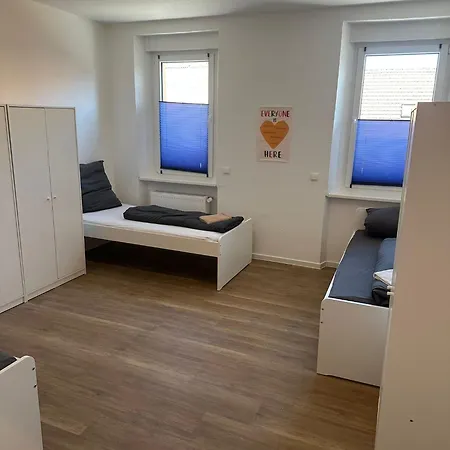 Naehe Alzey Mit Balkon Und 4 Schlafzimmer Fuer 9 Personen شقة *