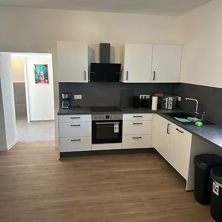 Naehe Alzey Mit Balkon Und 4 Schlafzimmer Fuer 9 Personen شقة
