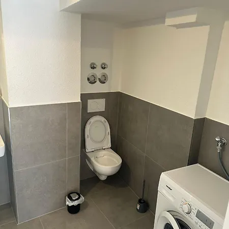 شقة Naehe Alzey Mit Balkon Und 4 Schlafzimmer Fuer 9 Personen *