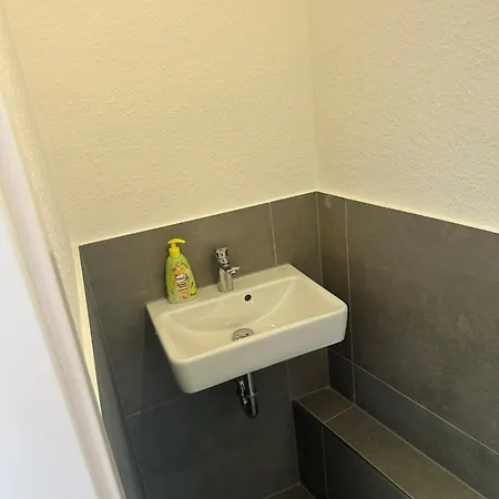 Naehe Alzey Mit Balkon Und 4 Schlafzimmer Fuer 9 Personen
